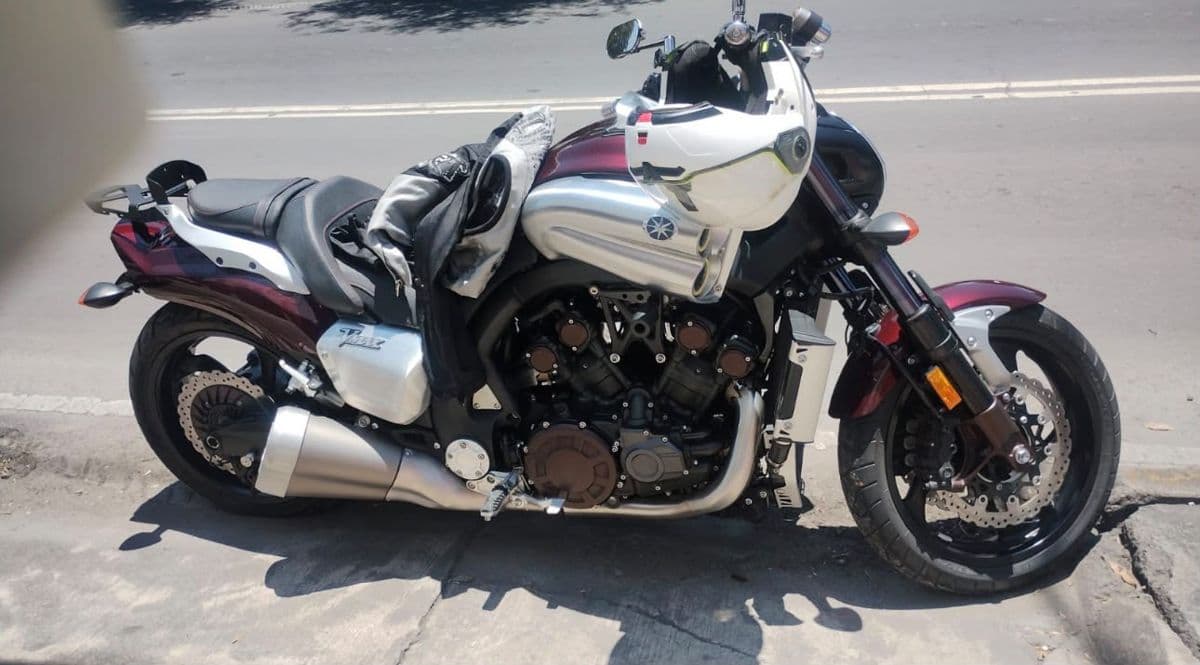 Motocicleta Yamaha VMAX de gran cilindraje
